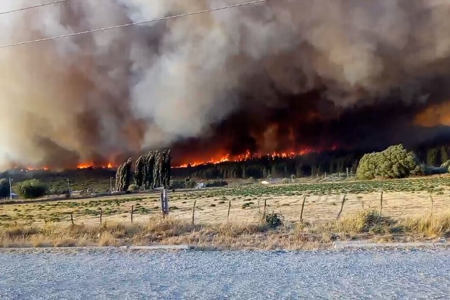 Incendios en la Patagonia: Chubut y Río Negro registran focos activos, hay heridos y cientos de evacuados