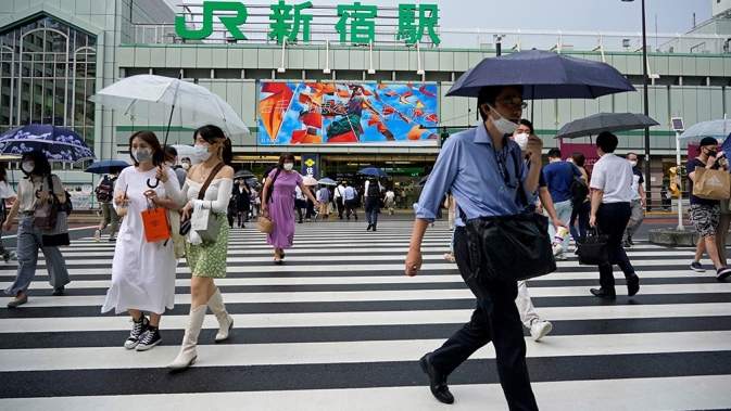 En medio de una muy lenta vacunación en el país, Tokio endurece sus medidas sanitarias