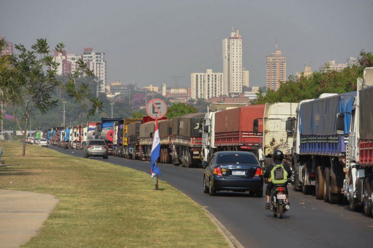 Camioneros no piensan levantar el paro y exigen la sanción de la ley