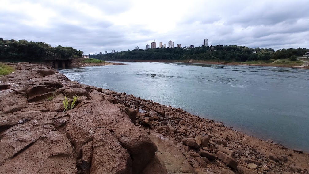 Lluvias caídas en la región permiten el repunte del caudal del río Paraná