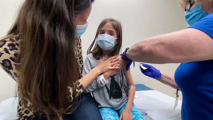 Autorizan vacunación a niños de 6 a 11 años en el país