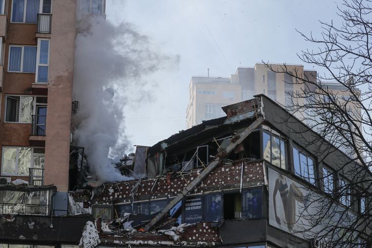 Kiev denuncia bombardeo de hospital y hoy se espera negociación clave