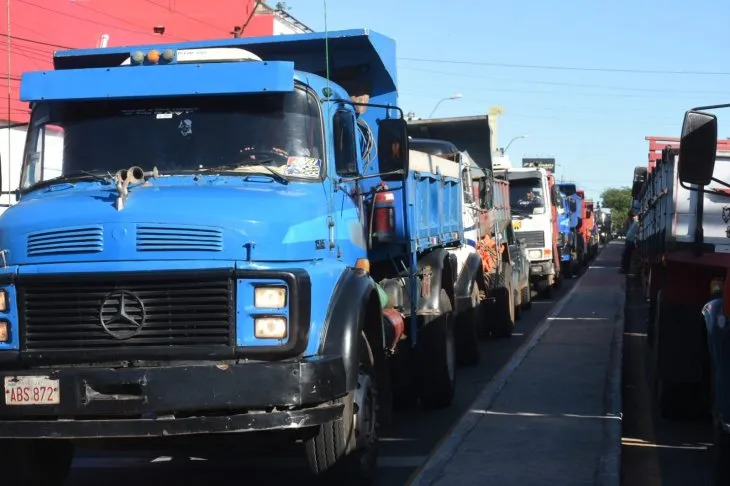 ECONOMÍA: Camioneros ya se ubican en Asunción sigilosamente