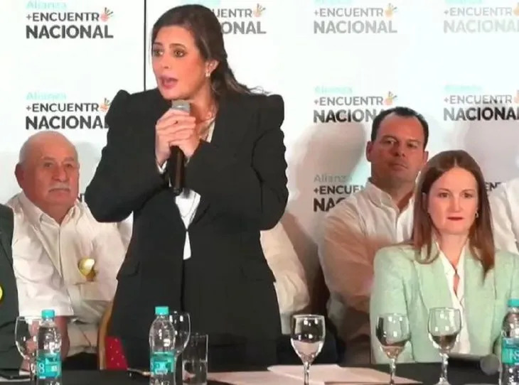 Kattya González declina su candidatura a la presidencia