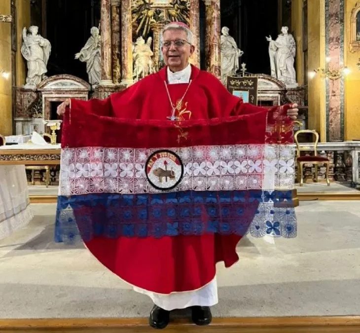 Cardenal Adalberto Martínez llega a Paraguay tras histórica investidura