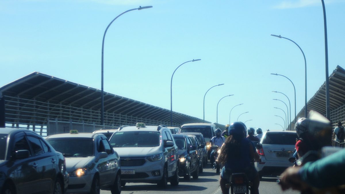 ECONOMÍA: Al turista le espanta tener que esperar varias horas para cruzar a Ciudad del Este