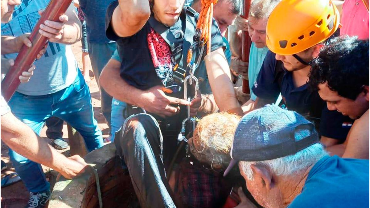 SUCESOS: Rescatan a abuelita que cayó a pozo de agua de 18 metros de profundidad