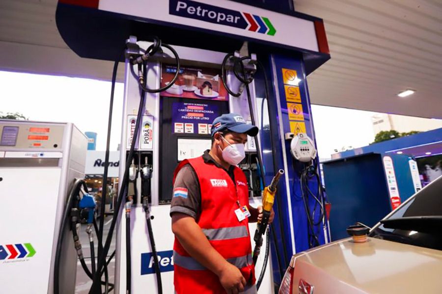 ECONOMÍA: Ciudadanía ve como una burla rebaja de combustible de Petropar