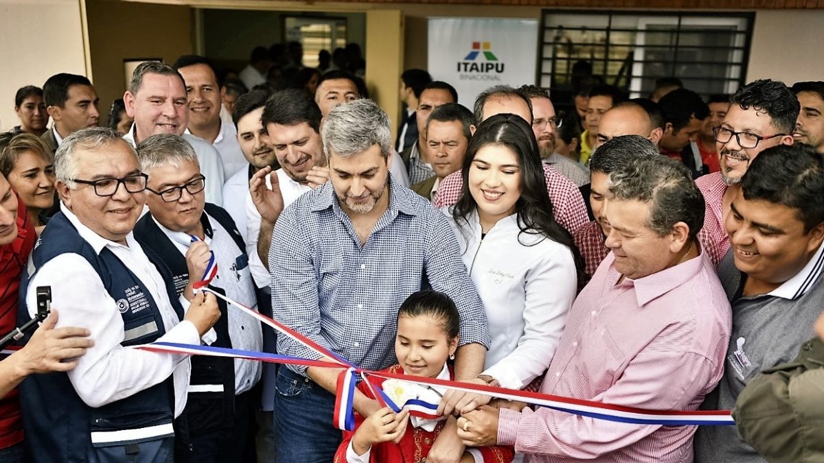 LOCALES: Marito inauguró moderna USF construida y equipada por Itaipú en Ciudad del Este