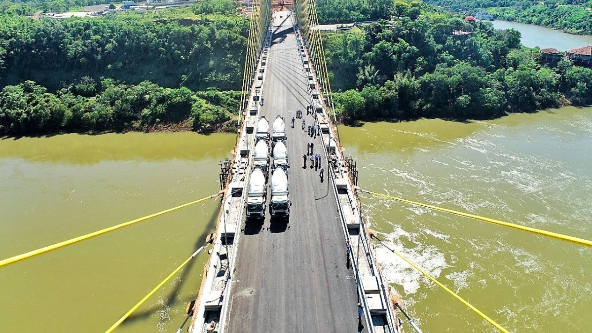 LOCALES: Realizan prueba de carga dinámica sobre el Puente de la Integración