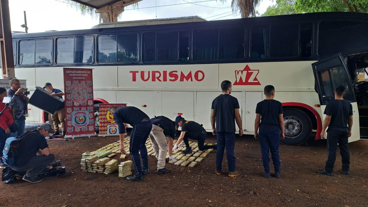 LOCALES: Un bus fue interceptado y en su interior hallan marihuana