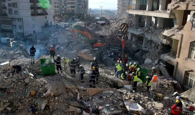 MUNDO: Aumenta a 8 la cifra de muertos tras réplica de terremoto en Turquía y Siria