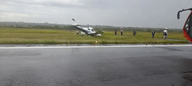 NACIONALES: Pista mojada ocasiona accidente en el Aeropuerto Silvio Pettirossi.