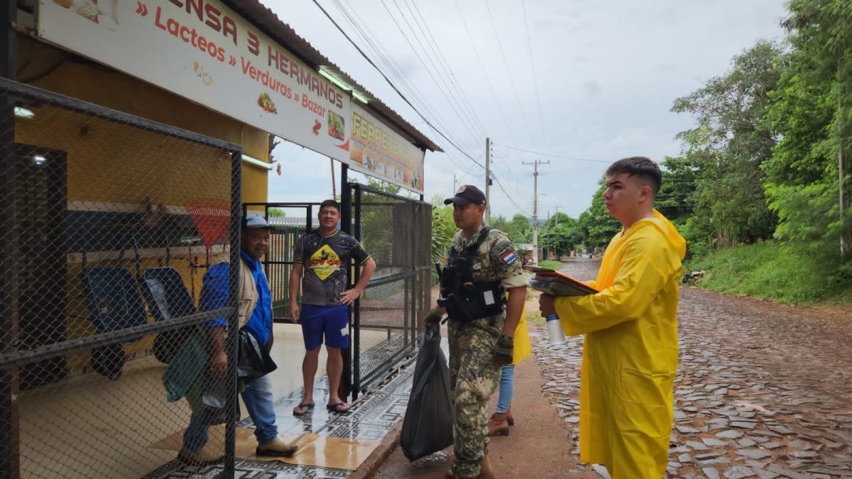 Locales: Minga Ambiental en el barrio Remansito de Ciudad del Este.