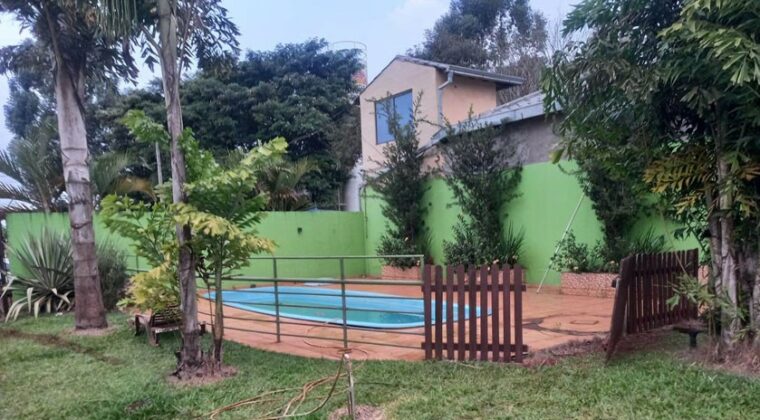 LOCALES: Niña muere ahogada en una piscina en el km 9 lado Acaray de Ciudad del Este