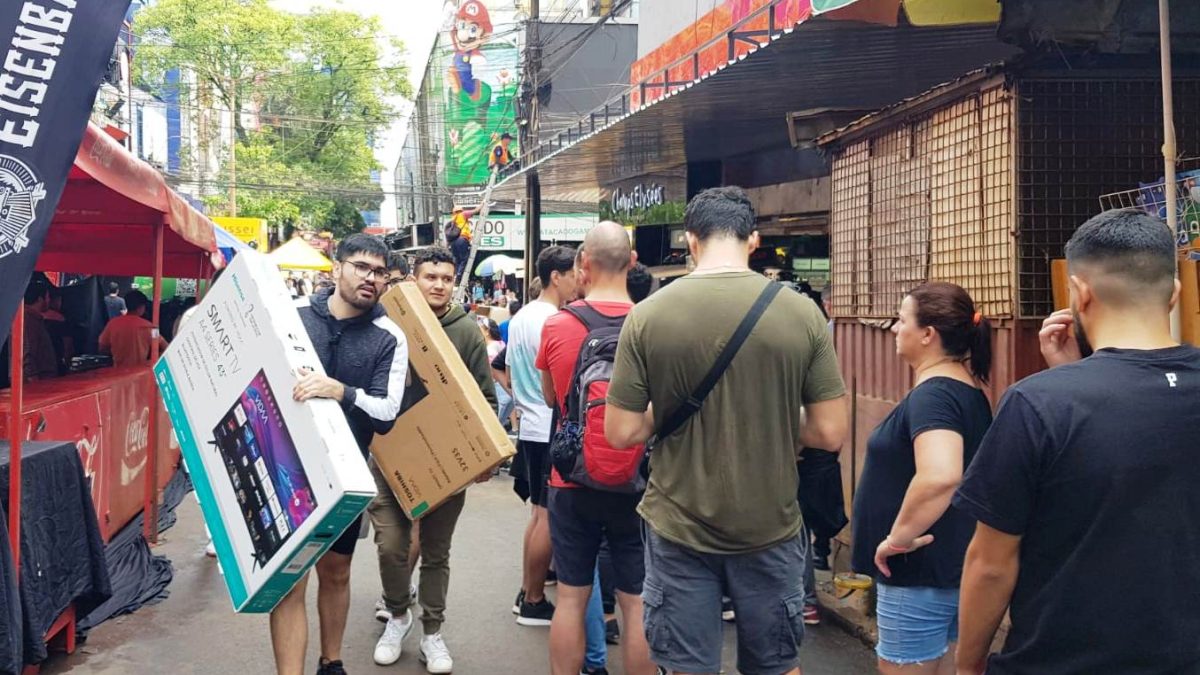 LOCALES: Primer día del Black Friday oxigena al comercio de Ciudad del Este