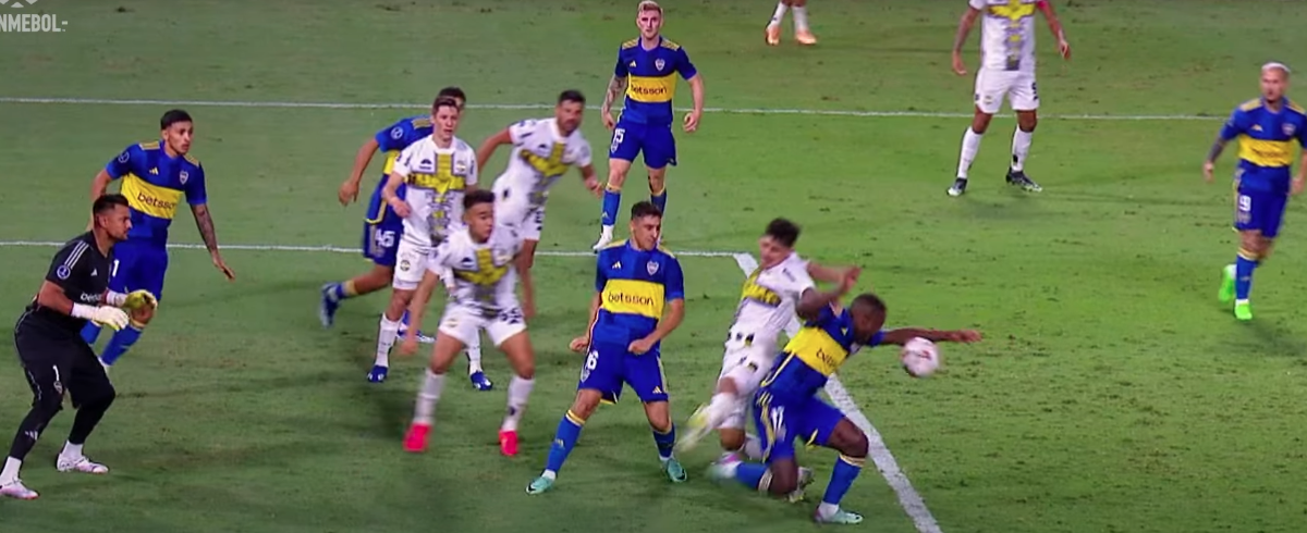 DEPORTES: El increíble penal no cobrado para Trinidense ante Boca Juniors en La Bombonera