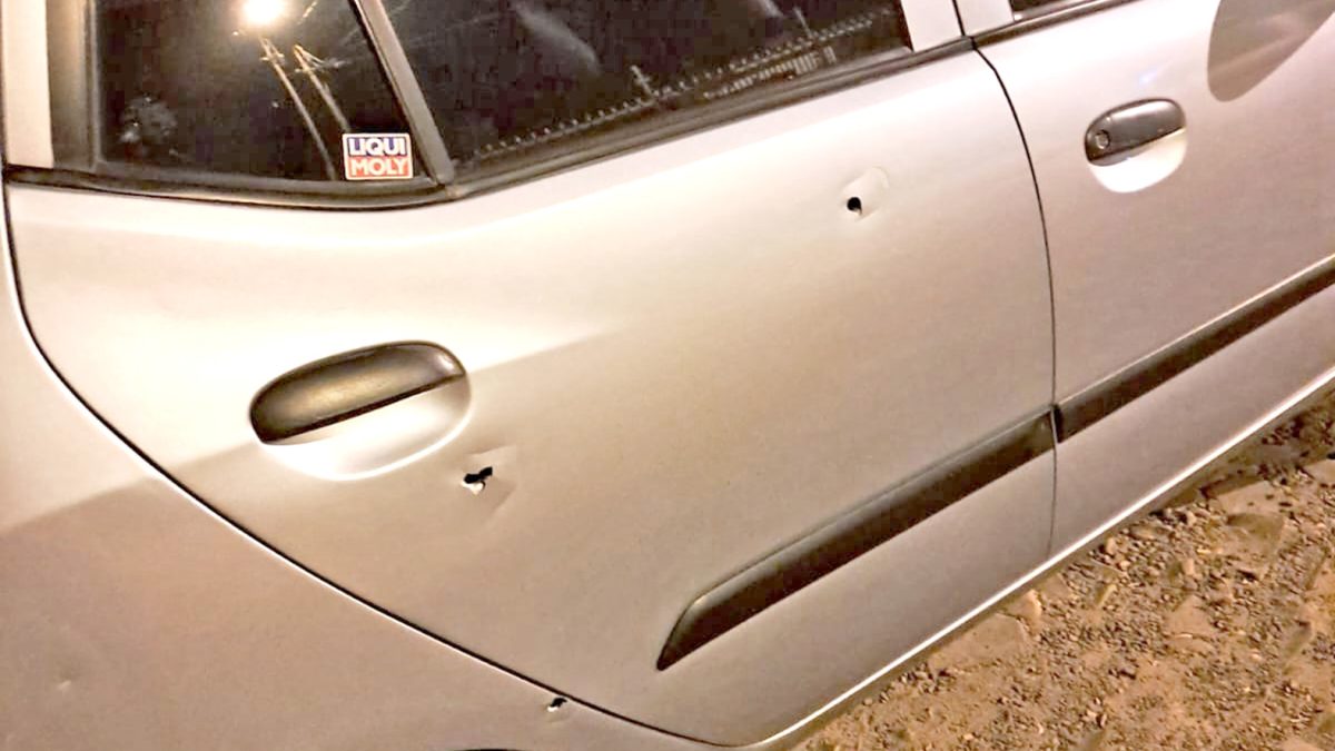 Locales: Brasileño roció a balazos el automóvil de un conductor de Bolt del cual descendió su novia